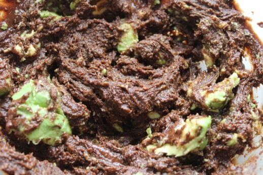 Avocado, sweetener, cocoa powder and pea protein powder all come together to form these delicious protein bites. Allergy friendly and only 45 calories per bite!