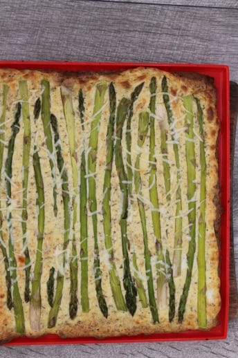 Easy, delicious, low in carbs, gluten free and ketogenic friendly, this asparagus tart looks very impressive but really easy to make. With simple ingredients like coconut flour, psyllium husk powder, ricotta cheese and asparagus, you can impress your guests and family with this wonderful tart.