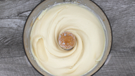 In a matter of minutes with only 4 ingredients, sugar-free, low carb and keto friendly cannoli dip can be created. Easy and delicious!