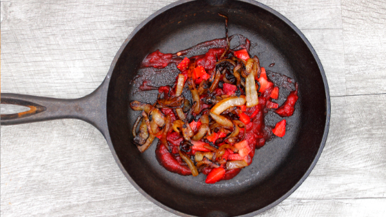 Caramelized onion comes together with strawberries and brie to create a delicious keto, gluten-free appetizer. Salty and sweet, this easy low carb appetizer is sure to impress your guests.