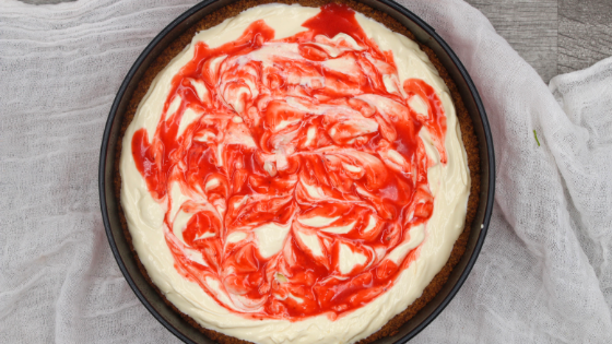Easy and impressive strawberry cheesecake is gluten-free and keto-friendly. Only minutes to make and delicious to eat, cream cheese, egg and yogurt create the smoothest cheesecake ever.