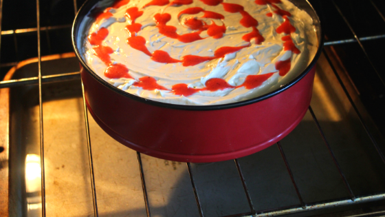 Easy and impressive strawberry cheesecake is gluten-free and keto-friendly. Only minutes to make and delicious to eat, cream cheese, egg and yogurt create the smoothest cheesecake ever.
