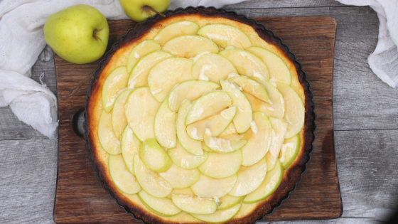 This delicious tart is simply a combination of apples, greek yogurt and heavy cream. Tart and sweet, this keto and gluten-free Apple Custard Tart can be enjoyed without any guilt!