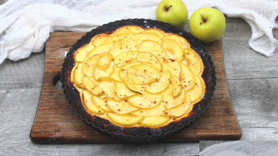 This delicious tart is simply a combination of apples, greek yogurt and heavy cream. Tart and sweet, this keto and gluten-free Apple Custard Tart can be enjoyed without any guilt!