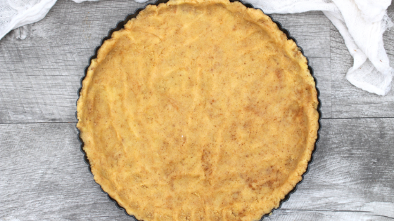 This delicious tart is simply a combination of apples, greek yogurt and heavy cream. Tart and sweet, this keto and gluten-free Apple Custard Tart can be enjoyed without any guilt!