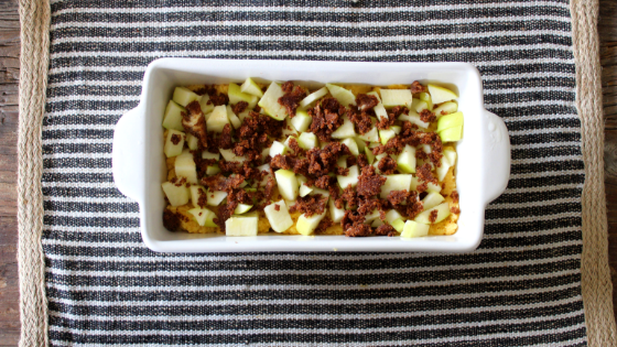 This amazing apple cinnamon crumb bread uses either apples or chayotes to keep the carbs low. Healthy, delicious and easy to make, you can have homemade keto, gluten-free apple cinnamon crumb bread in minutes.