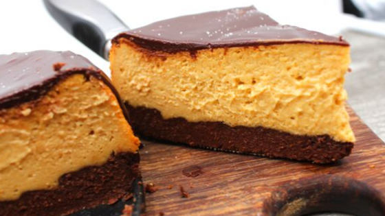 Simple ingredients are combined to form a gluten-free, keto, sugar-free cheesecake that is out of this world delicious.&nbsp; By combining the saltiness of the caramel with a sweet and crunchy cookie base, this Chocolate Caramel Crunch Cheesecake is perfect for any occasion.