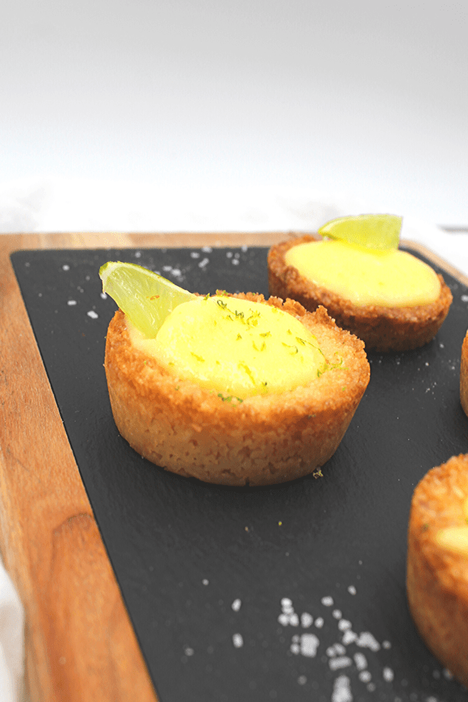 These easy to make cookie cups are filled with a keto margarita filling