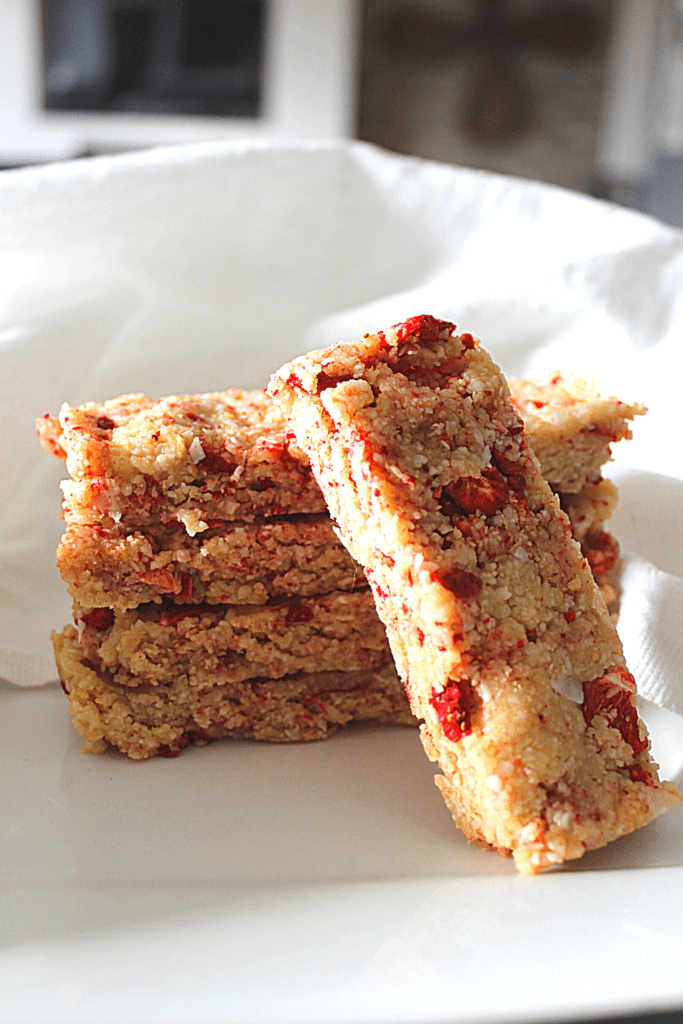 Healthy No-Bake Strawbery Cashew Bars