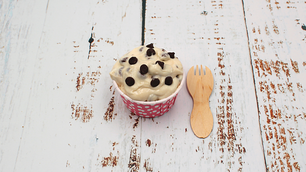 chocolate chips stirred into cannoli to make the perfect dip