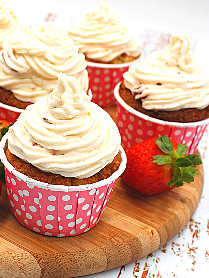 Strawberry cupcake - keto and gluten-free
