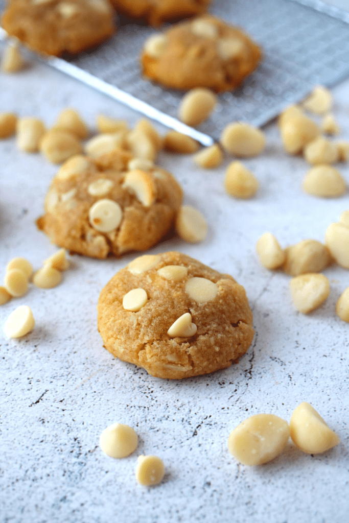 keto white chocolate macadamia nut cookies