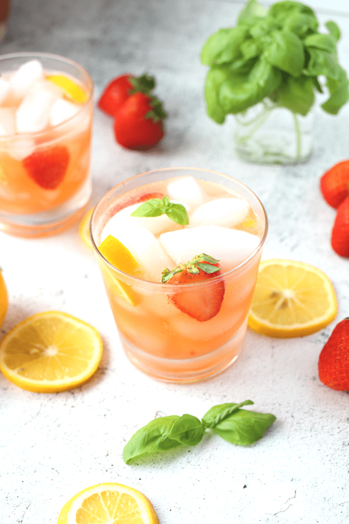 easy sugar-free strawberry lemon cocktail on ice