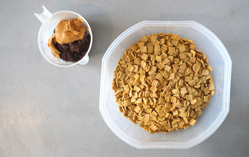 Place the cereal in a large bowl. In a separate bowl, add the peanut butter, butter, and sugar-free chocolate. Place the bowl in the microwave for 30 seconds or until the chocolate has melted