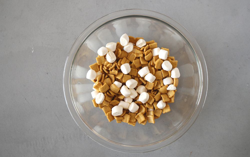 Combine the marshmallow pieces and cereal in a large bowl. Stir to combine and set to the bowl to the side.