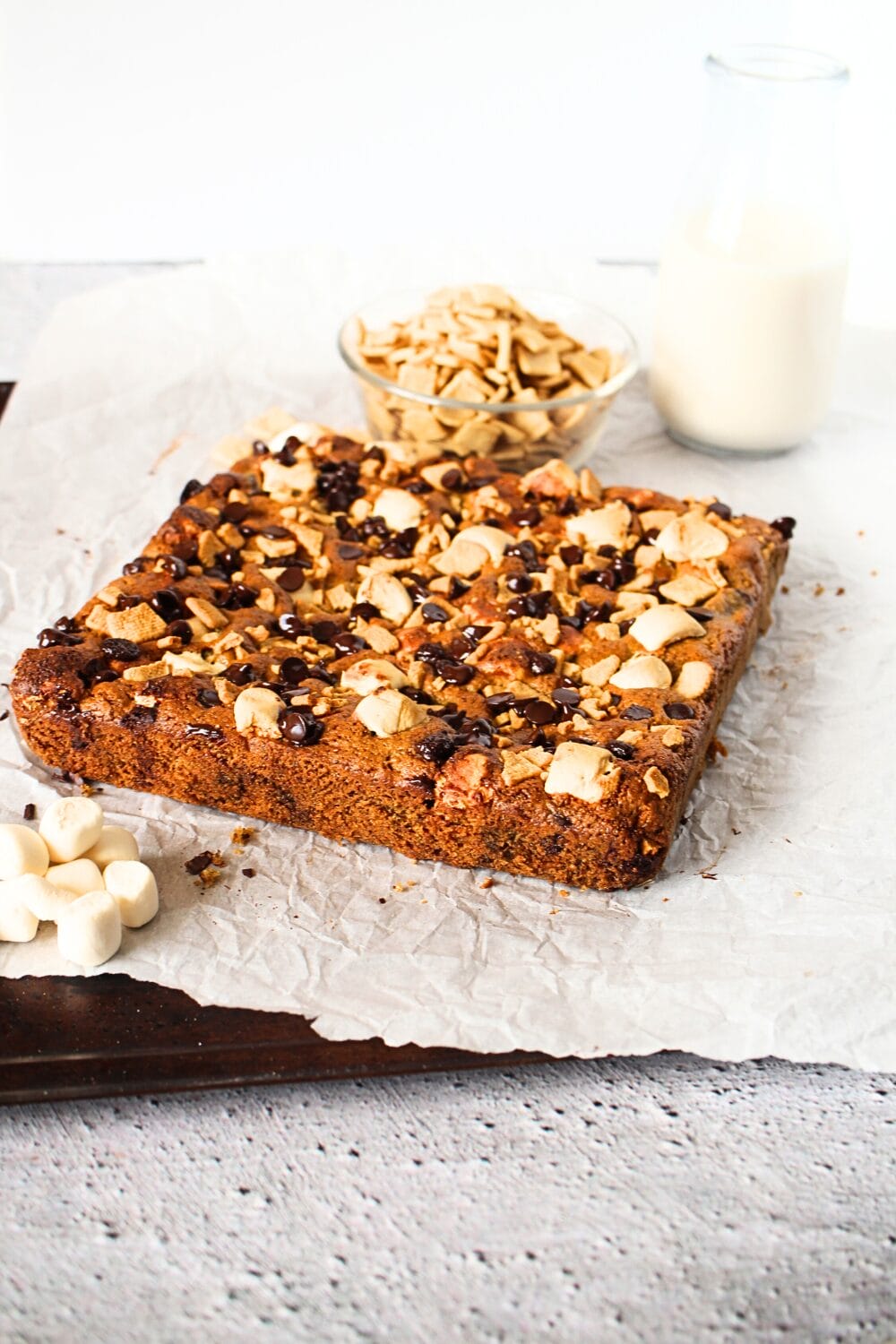 keto chocolate marshmallow bars with sugar-free marshamallows and keto graham cracker cereal to the side.