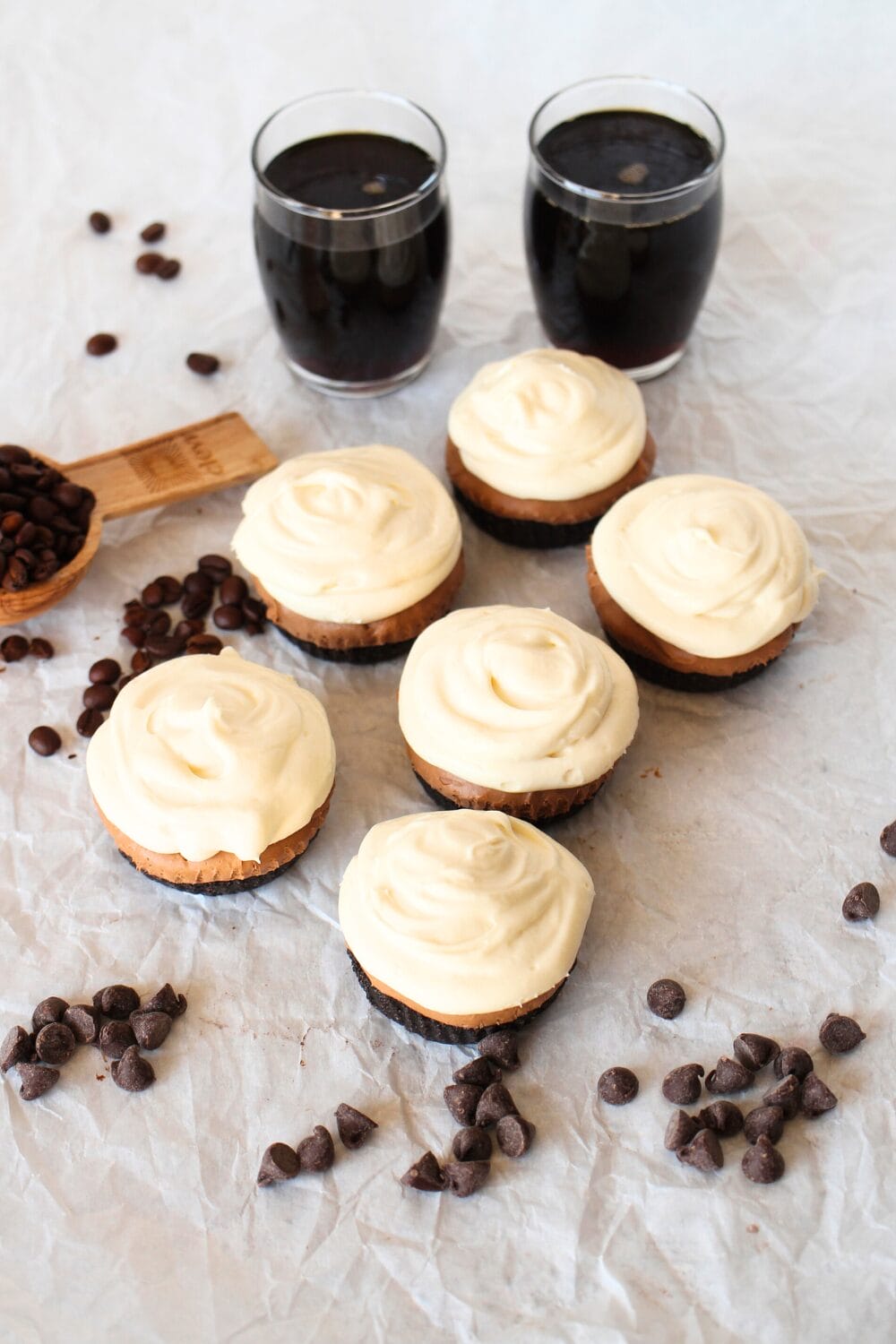 no-bake keto cheesecake in coffee flavour with espresso coffee beans