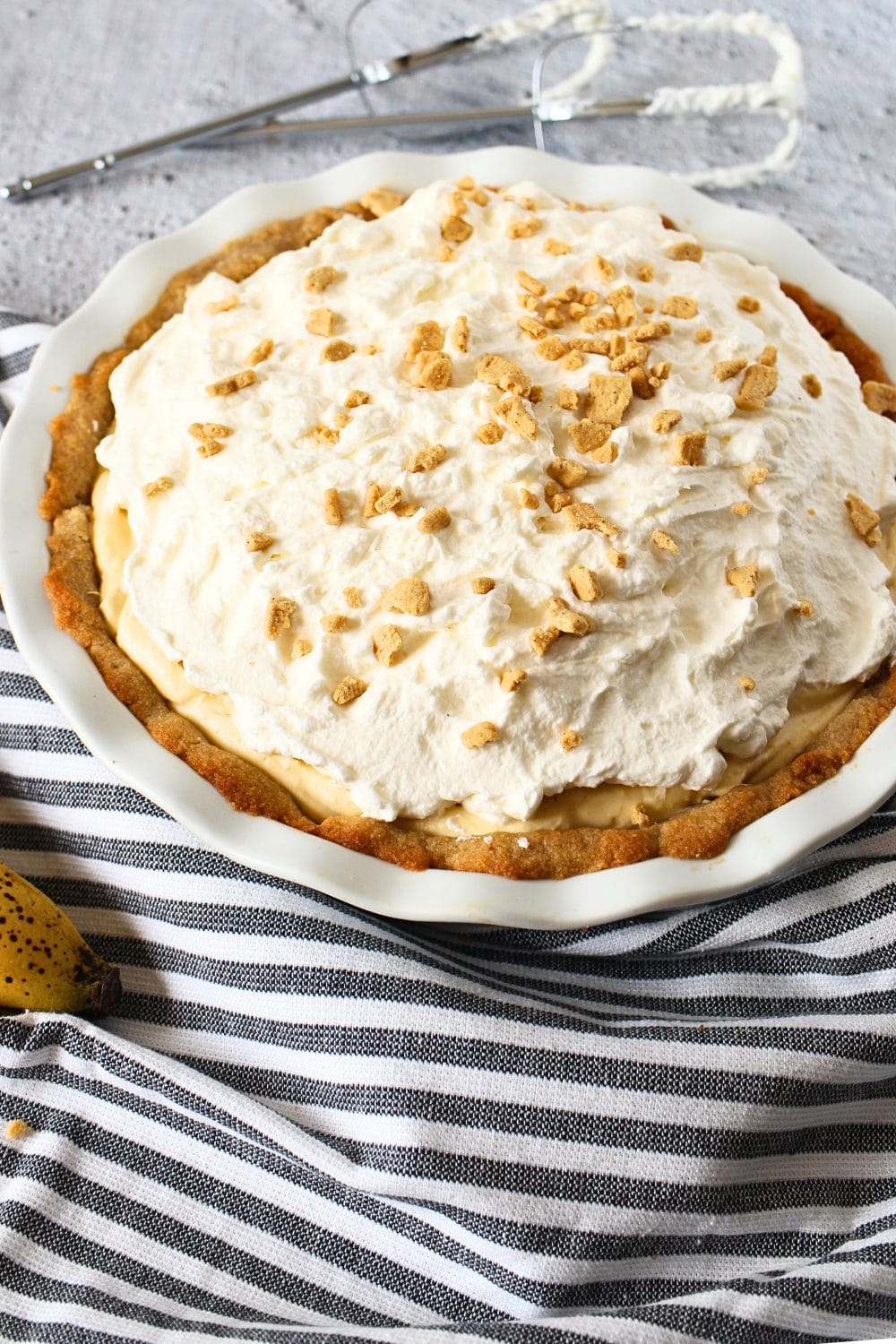 top view of low carb vanilla cream pie with crushed keto vanilla wafers on top