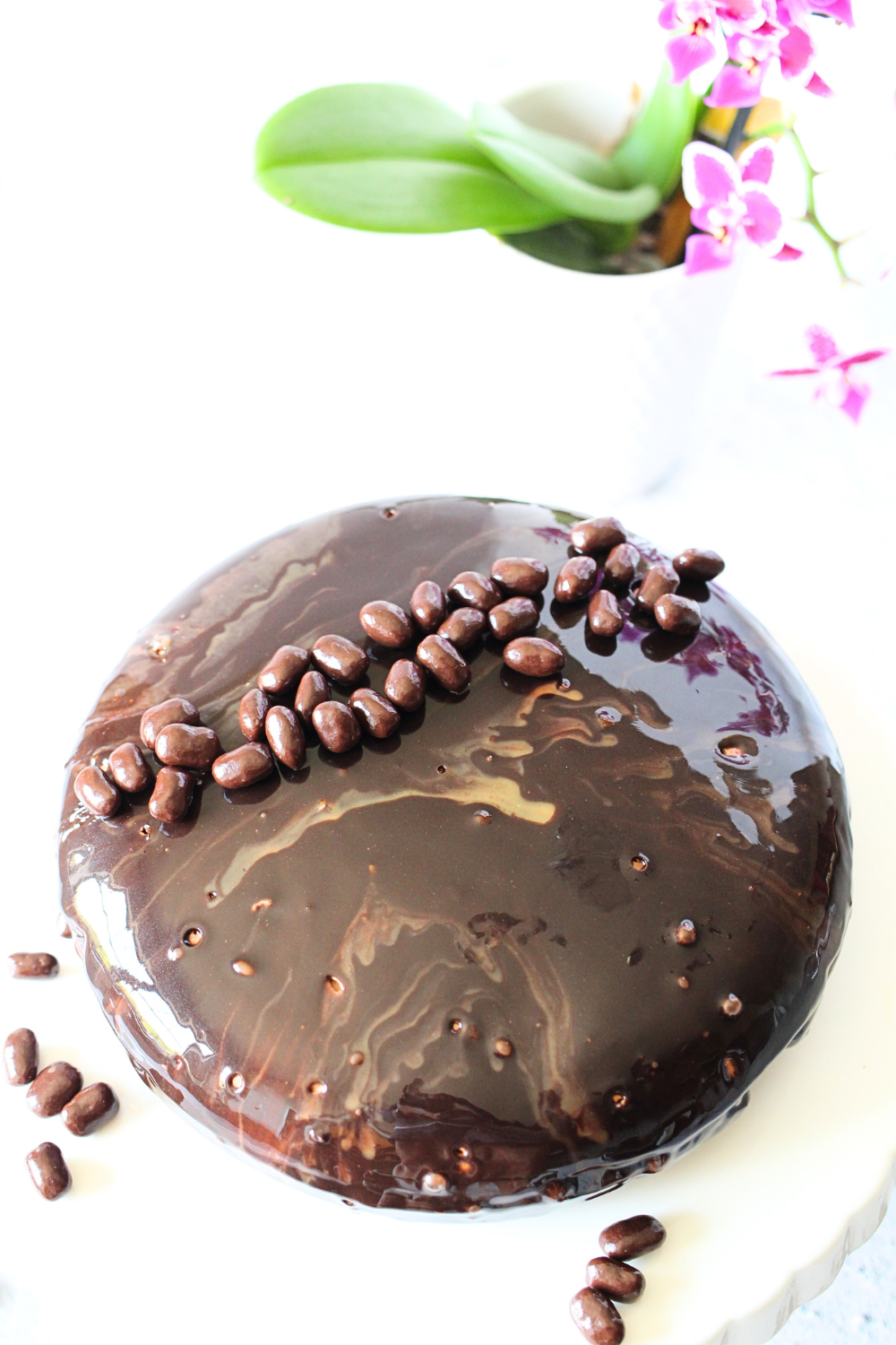 sugar-free mirror glaze covering mousse cake