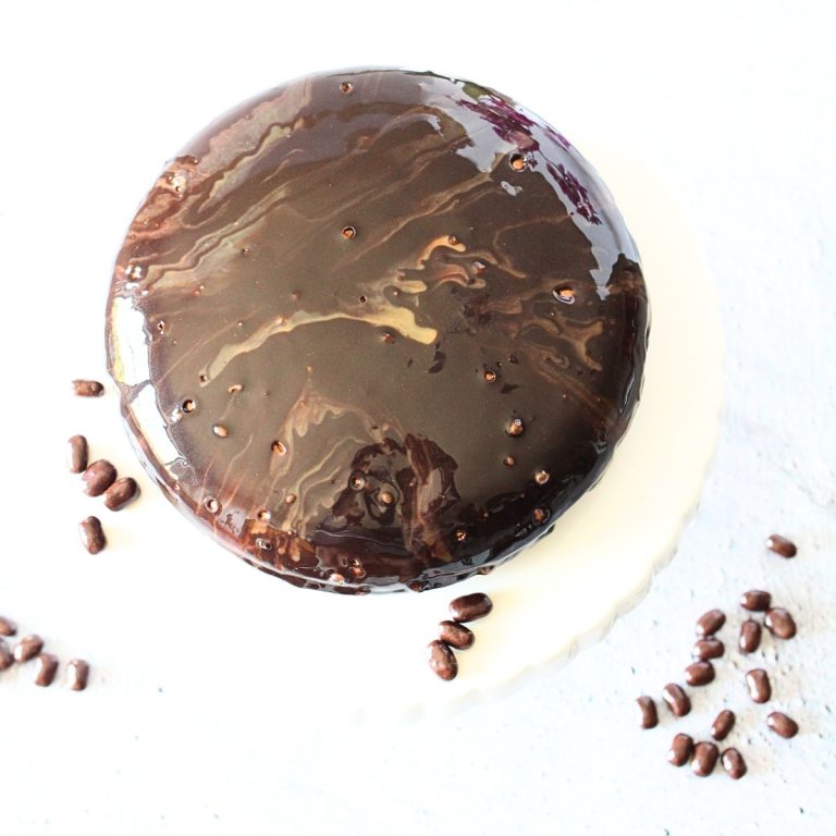 keto cake decorating using a sugar-free mirror glaze
